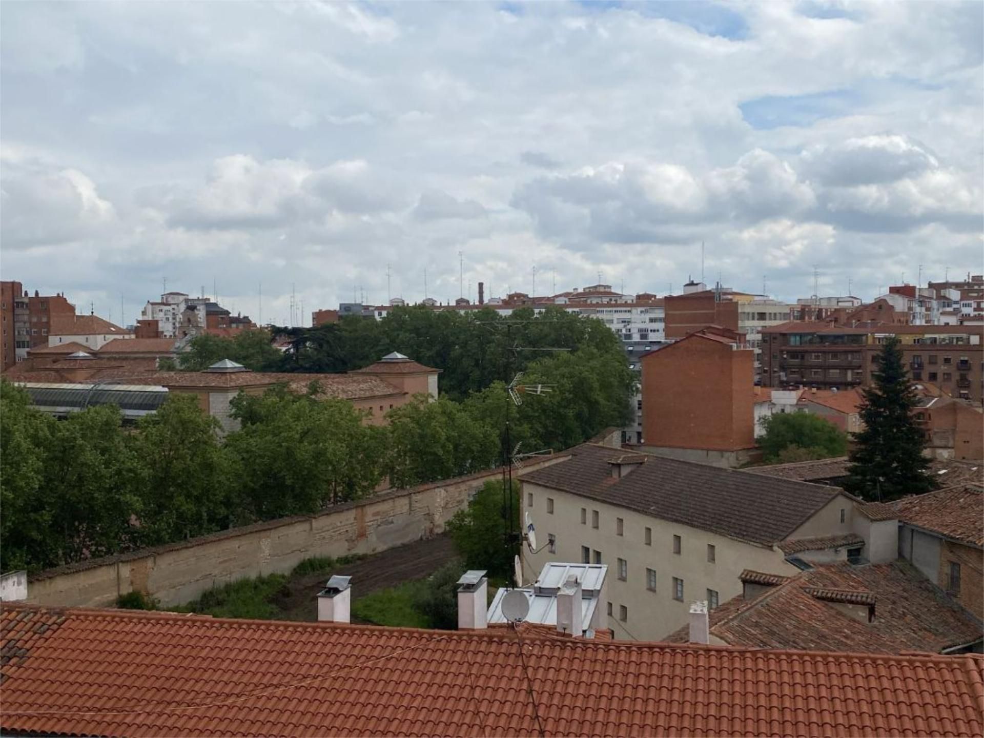 Exterior view of Flat for sale in Valladolid Capital  with Heating, Parquet flooring and Terrace