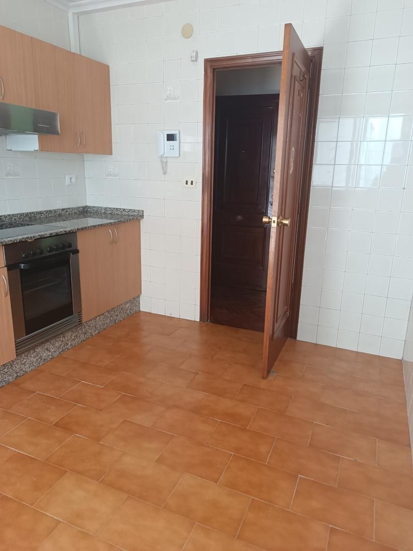 Kitchen of Flat for sale in Vigo   with Heating, Parquet flooring and Terrace
