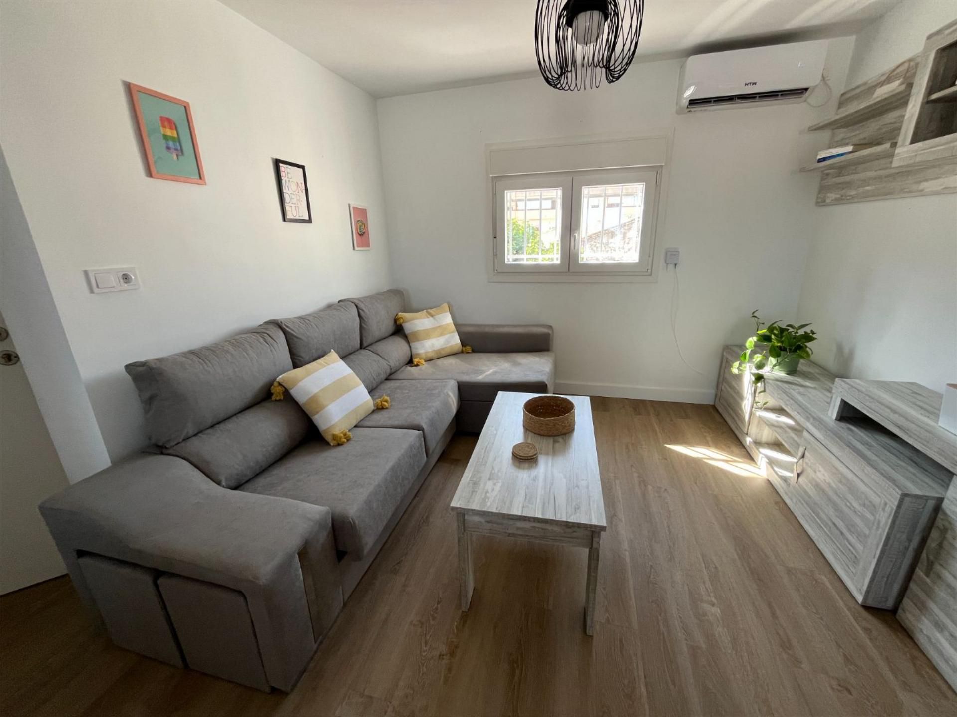 Living room of Flat to rent in Jerez de la Frontera  with Air Conditioner, Parquet flooring and Furnished