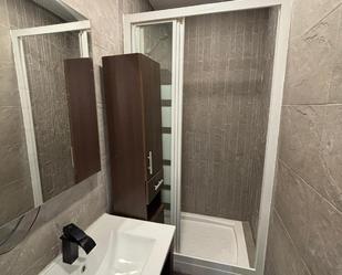 Bathroom of Flat to rent in  Barcelona Capital  with Air Conditioner and Balcony