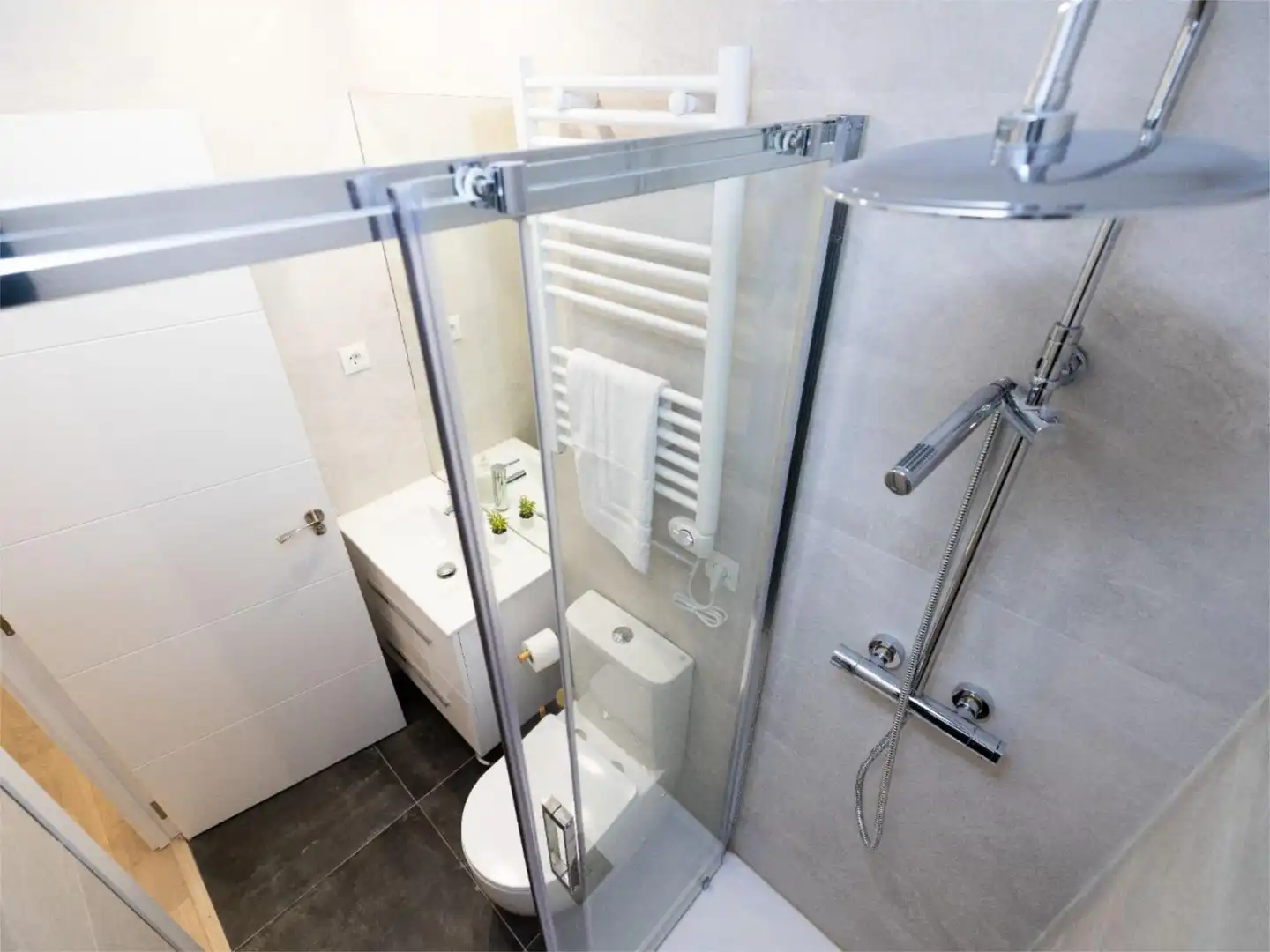 Apartament de lloguer a Avenida de la Osa Mayor, 32, Aravaca Bany de Apartament de lloguer en Madrid amb Aire condicionat, Calefacció i Moblat