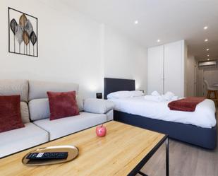 Dormitori de Apartament de lloguer en  Madrid Capital amb Aire condicionat, Calefacció i Moblat
