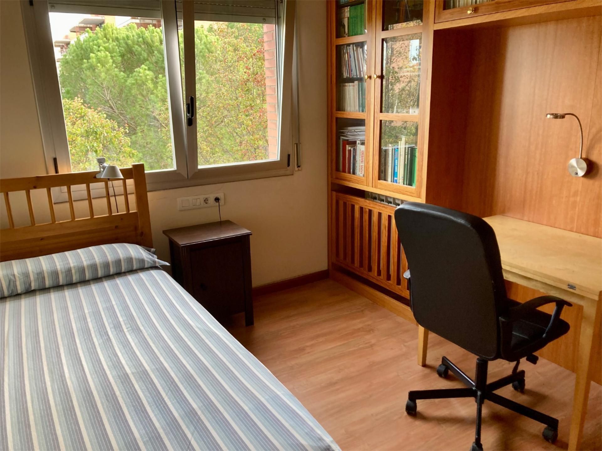 Bedroom of Flat to share in Sant Cugat del Vallès  with Heating, Private garden and Parquet flooring