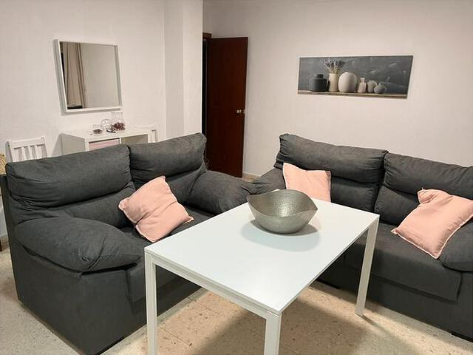 Sala d'estar de Pis de lloguer en Jerez de la Frontera amb Calefacció, Jardí privat i Terrassa