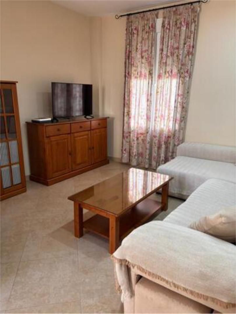 Sala d'estar de Apartament de lloguer en La Carlota amb Calefacció, Traster i Moblat