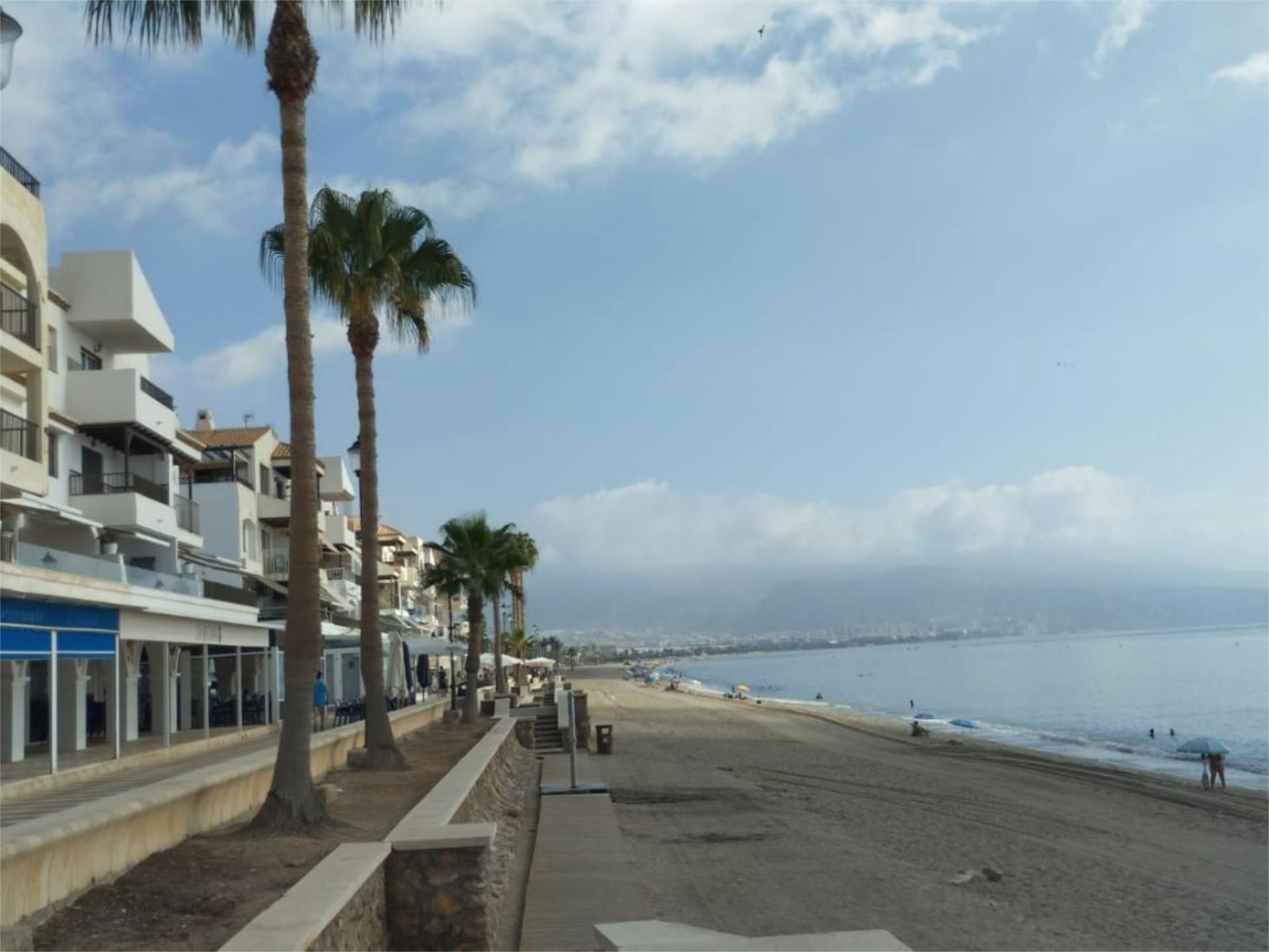Vista exterior de Pis en venda en Roquetas de Mar amb Moblat