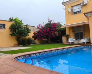 Piscina de Casa adosada en venda en Algeciras amb Aire condicionat, Calefacció i Jardí privat