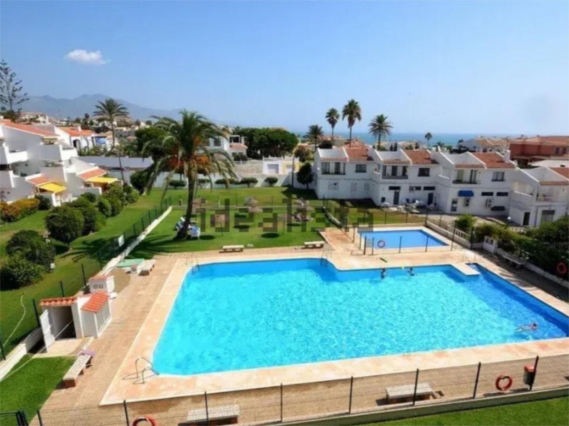 Vista exterior de Pis en venda en Mijas amb Aire condicionat, Terrassa i Piscina