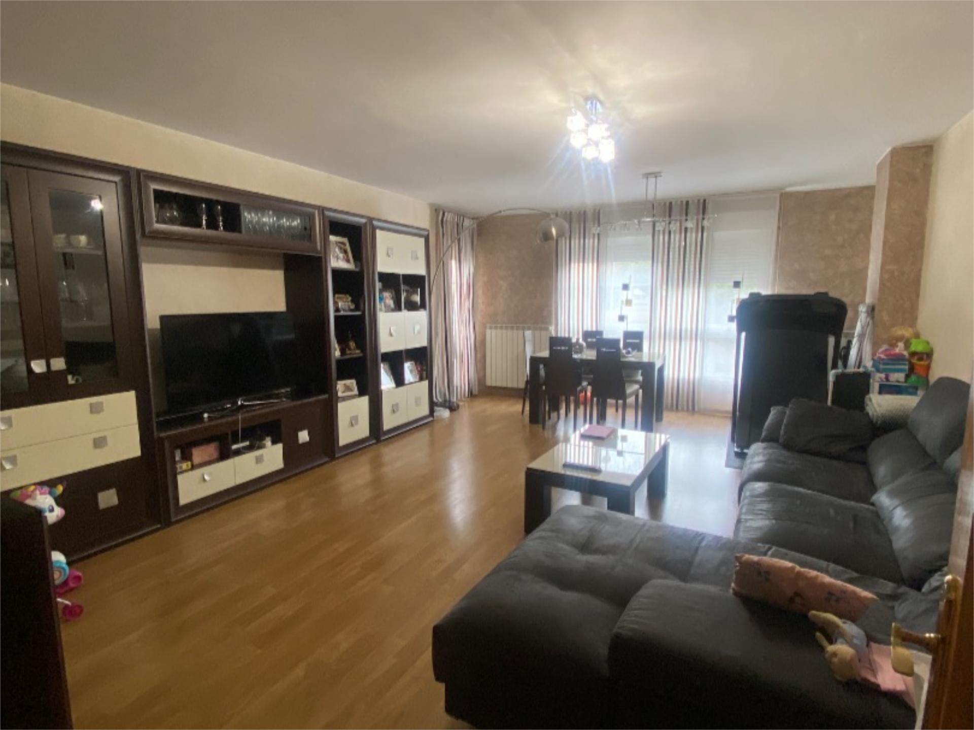 Living room of Flat for sale in La Almunia de Doña Godina   with Air Conditioner, Heating and Parquet flooring