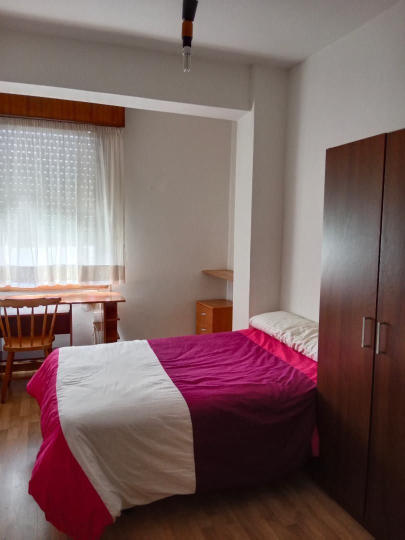 Dormitori de Pis per a compartir en A Coruña Capital  amb Calefacció, Parquet i Moblat