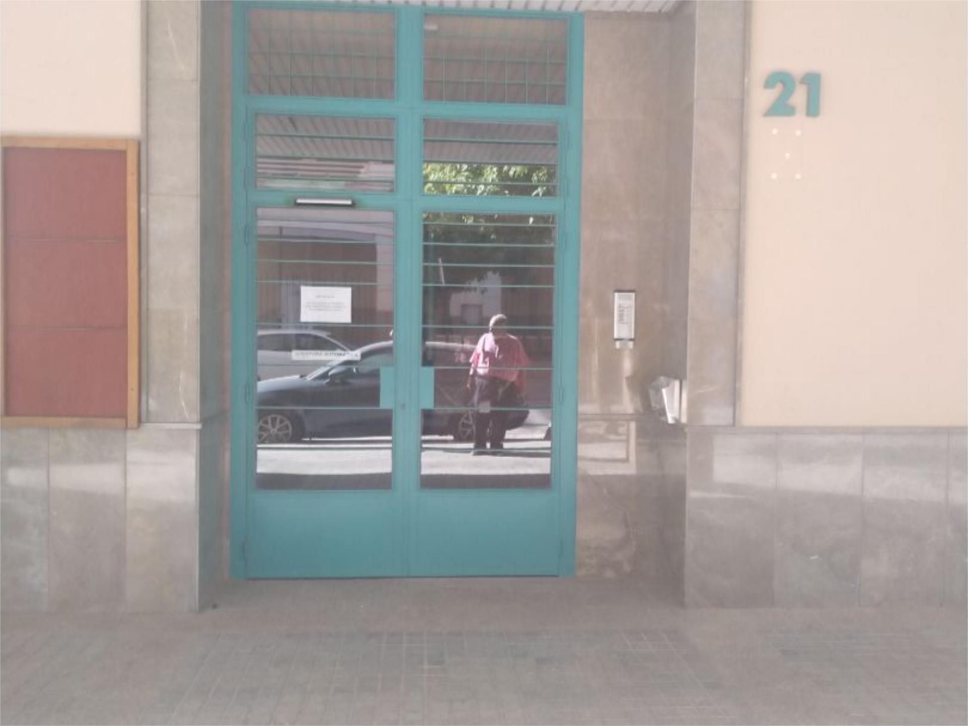 Apartament en venda en  Granada Capital amb Jardí privat i Videoporter