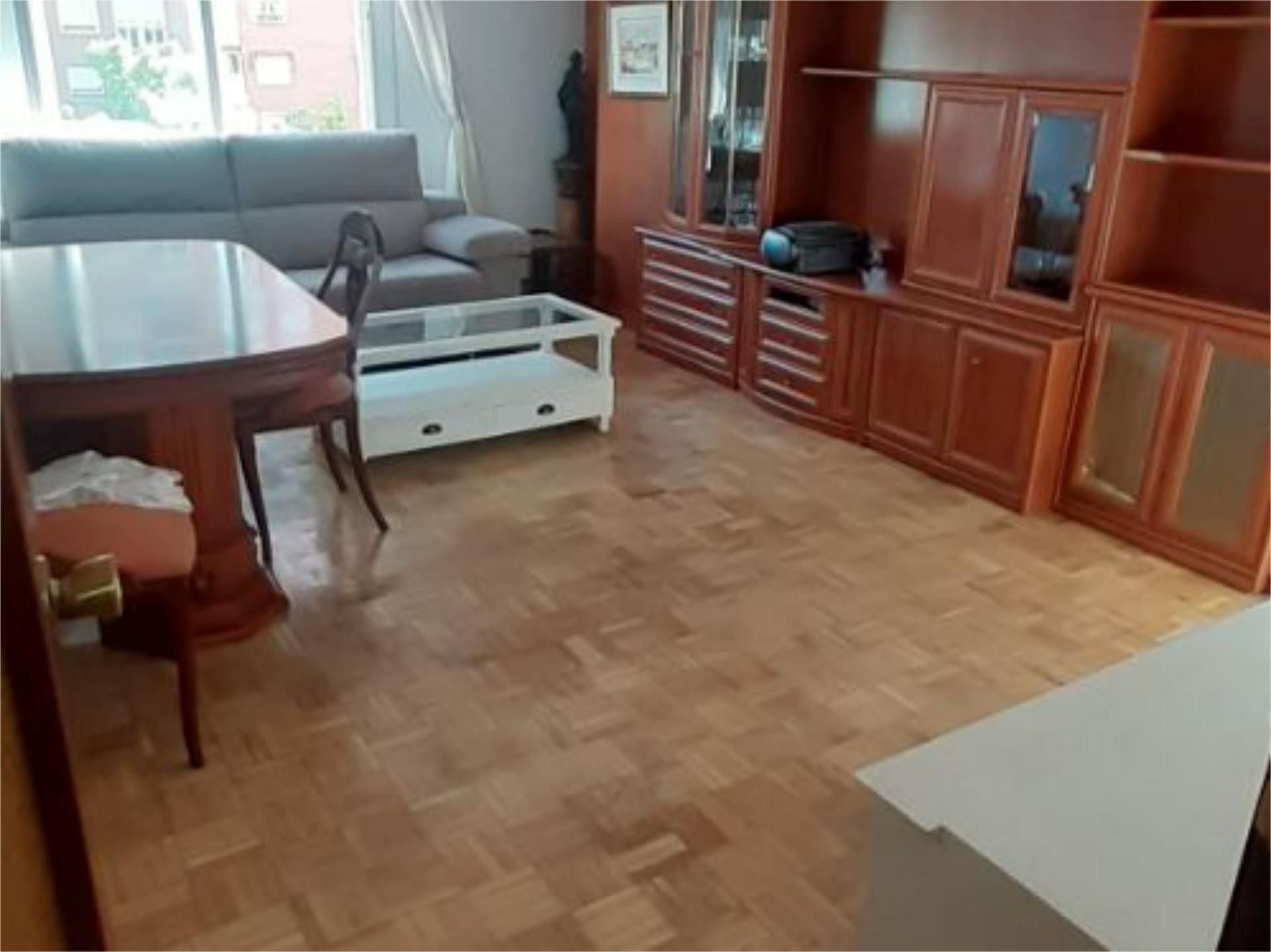 Living room of Flat to rent in  Madrid Capital  with Heating, Private garden and Parquet flooring