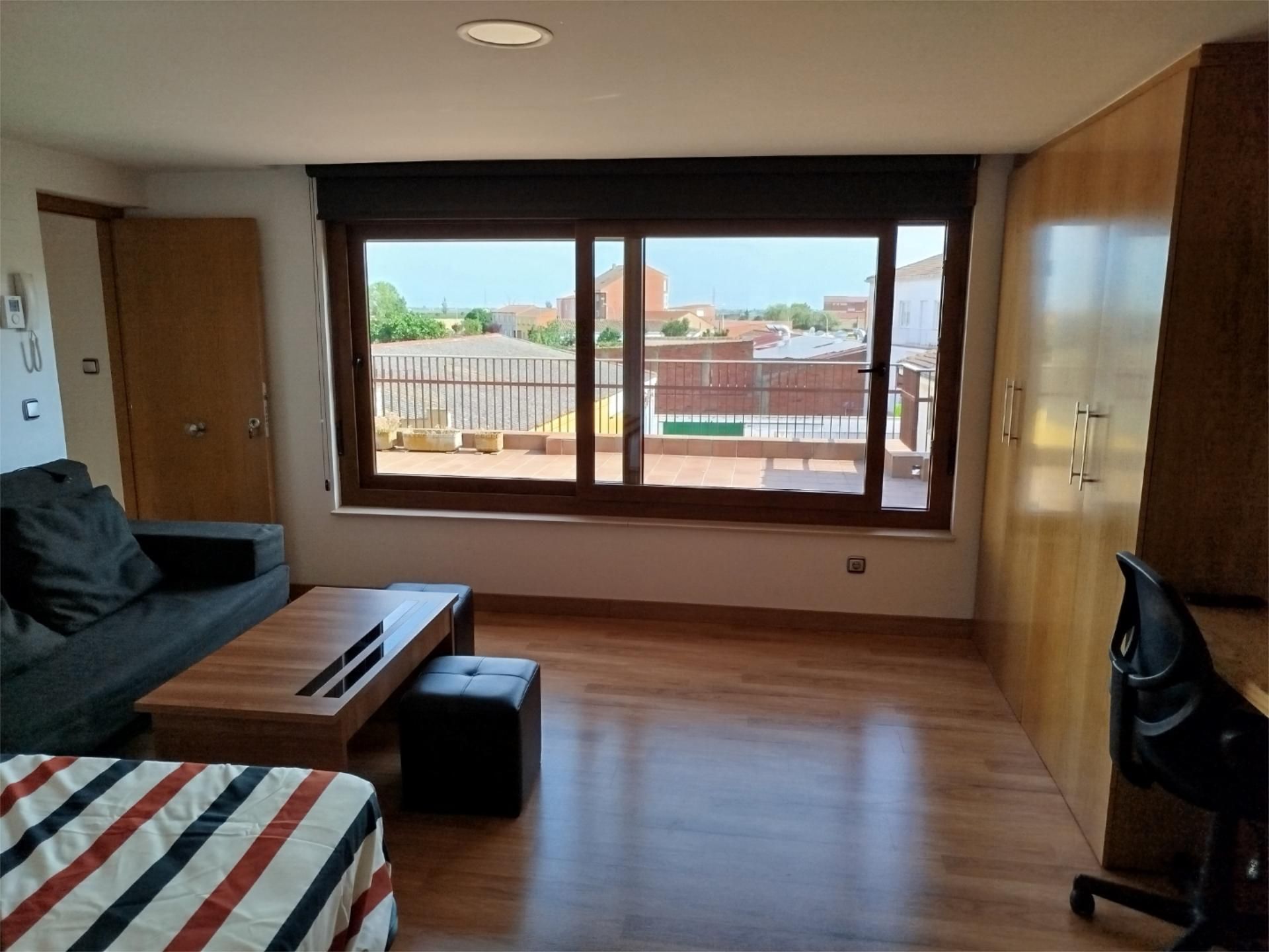 Dormitori de Apartament de lloguer en Santa María del Páramo amb Calefacció, Parquet i Terrassa