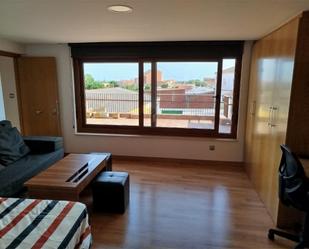 Dormitori de Apartament de lloguer en Santa María del Páramo amb Calefacció, Parquet i Terrassa