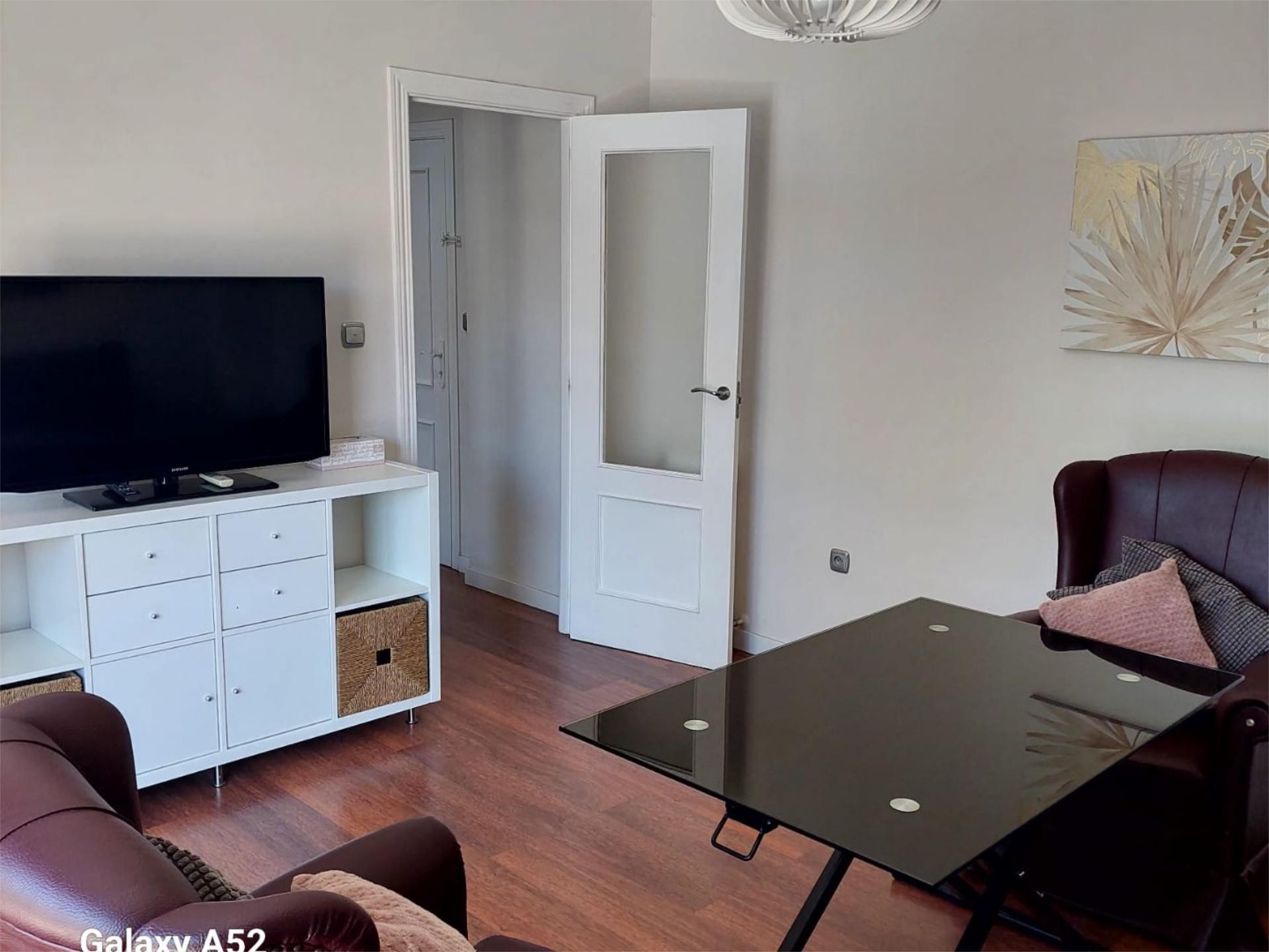 Living room of Flat to rent in  Granada Capital  with Air Conditioner, Heating and Parquet flooring