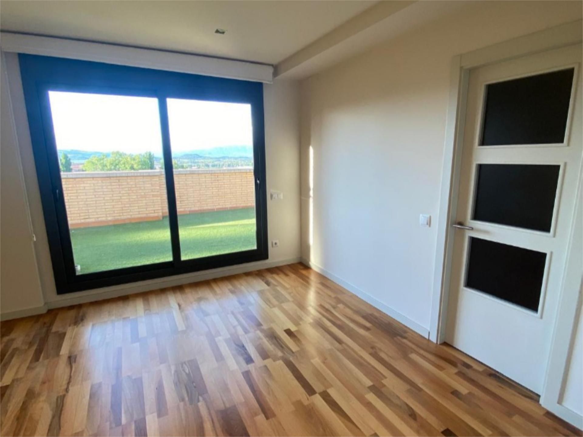 Bedroom of Flat to rent in Vic  with Air Conditioner, Terrace and Balcony