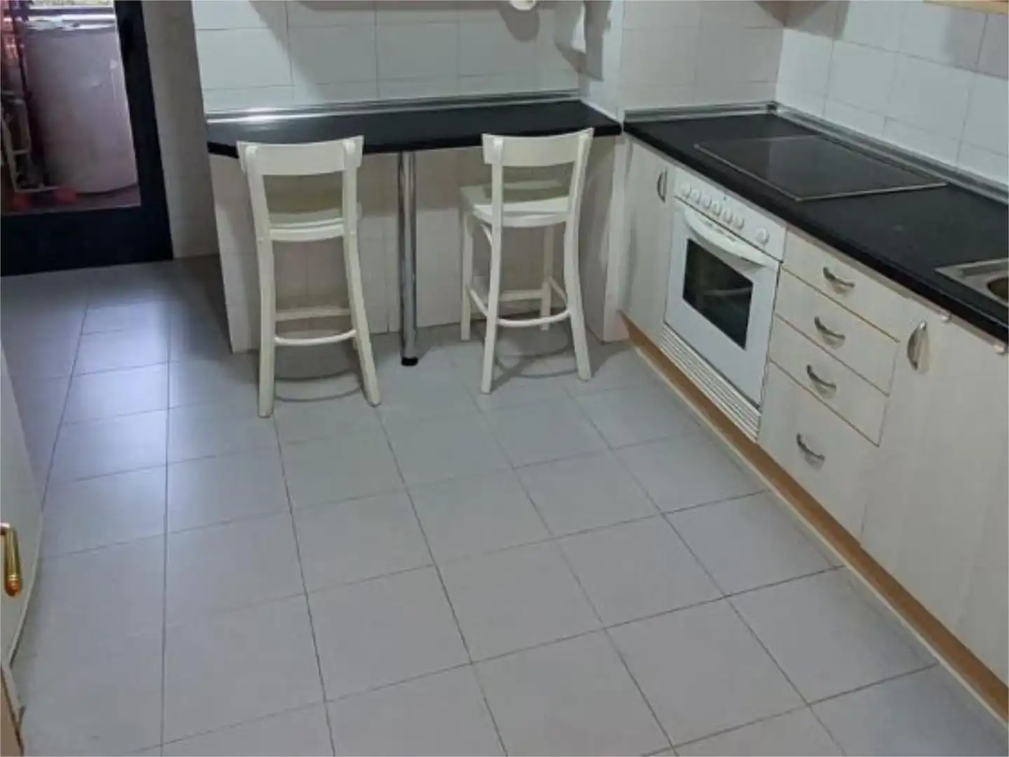 Flat for rent in Calle de Fernando VII, 13, Simancas Kitchen of Flat for rent in Madrid with Air Conditioner, Heating and Private garden