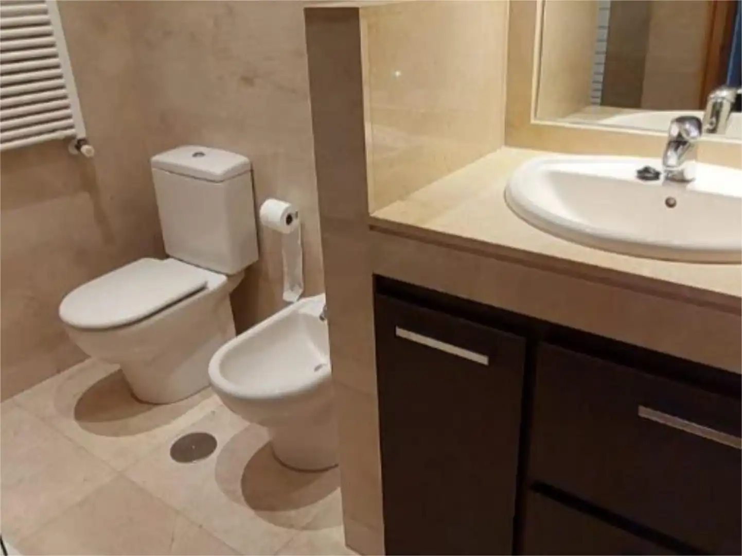 Flat for rent in Calle de Fernando VII, 13, Simancas Bathroom of Flat for rent in Madrid with Air Conditioner, Heating and Private garden