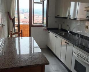Cuina de Pis en venda en Oviedo  amb Calefacció, Parquet i Terrassa