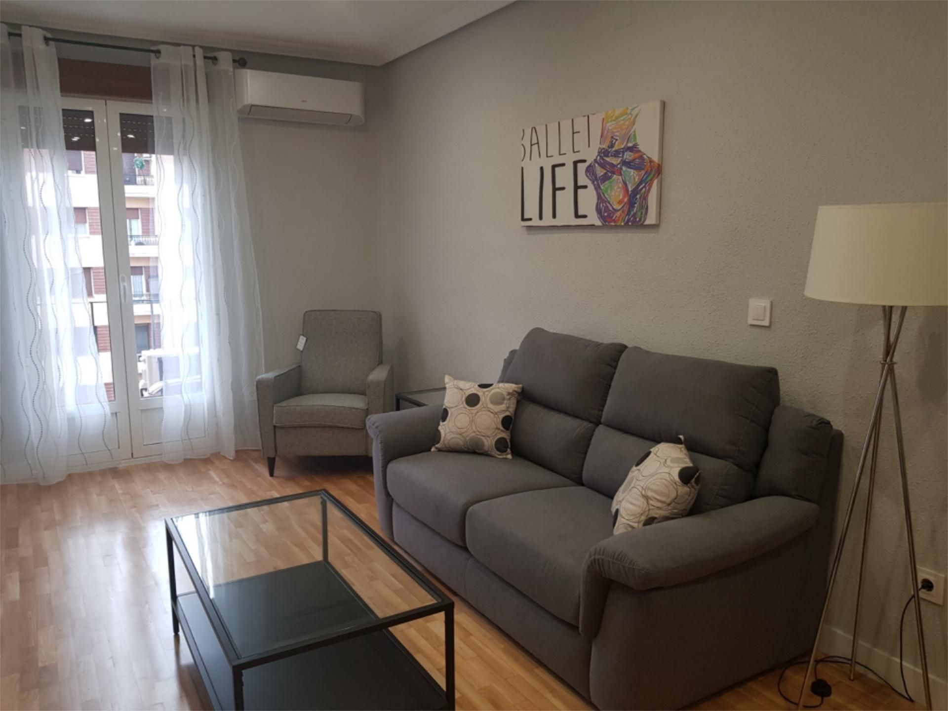 Living room of Flat to rent in  Madrid Capital  with Air Conditioner and Balcony