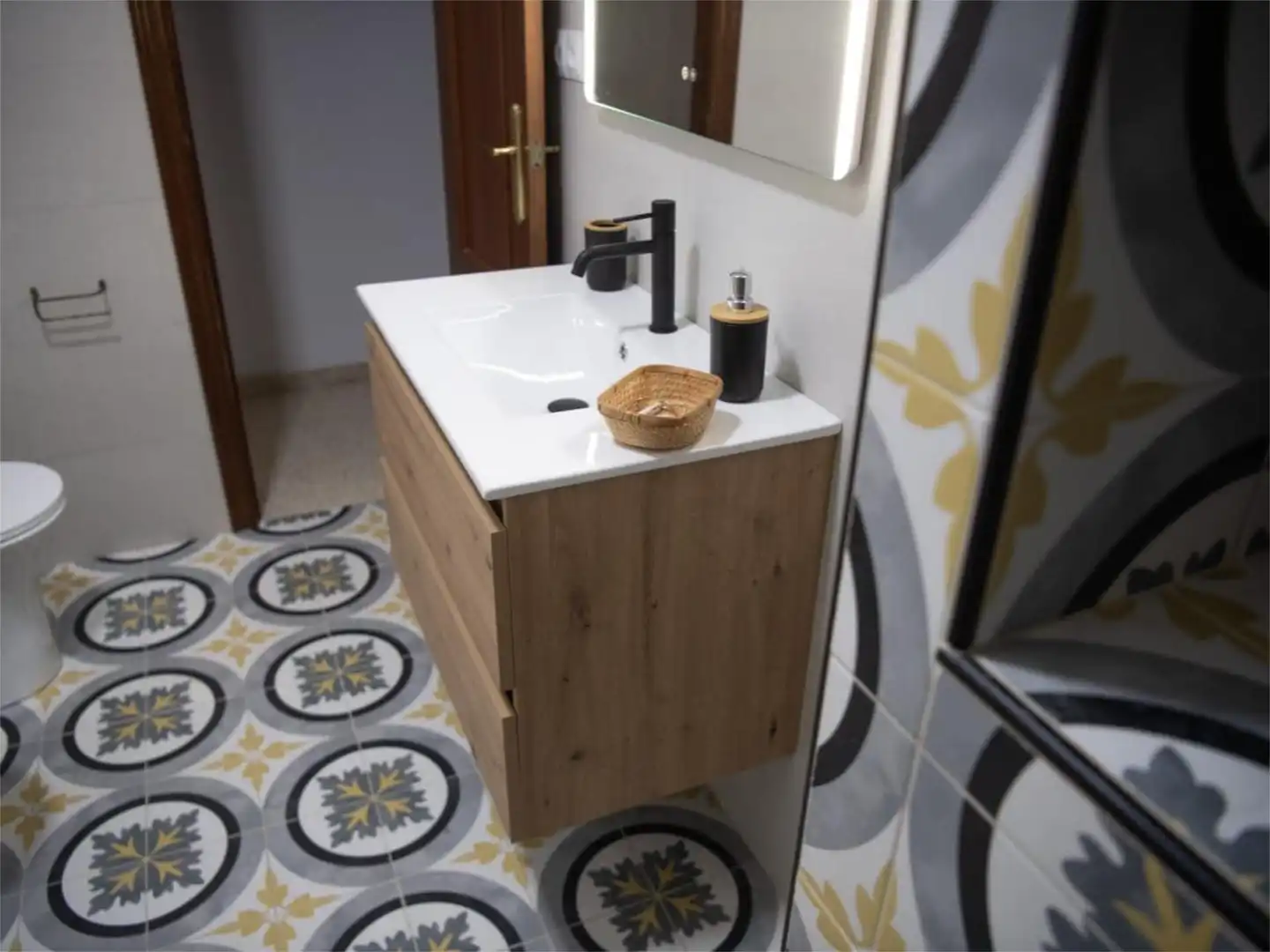 Habitación en Calle Alcalde Fernando Garcia Delgado, 11, Umbrete Baño de Casa adosada para compartir en Umbrete con Aire acondicionado, Parquet y Amueblado