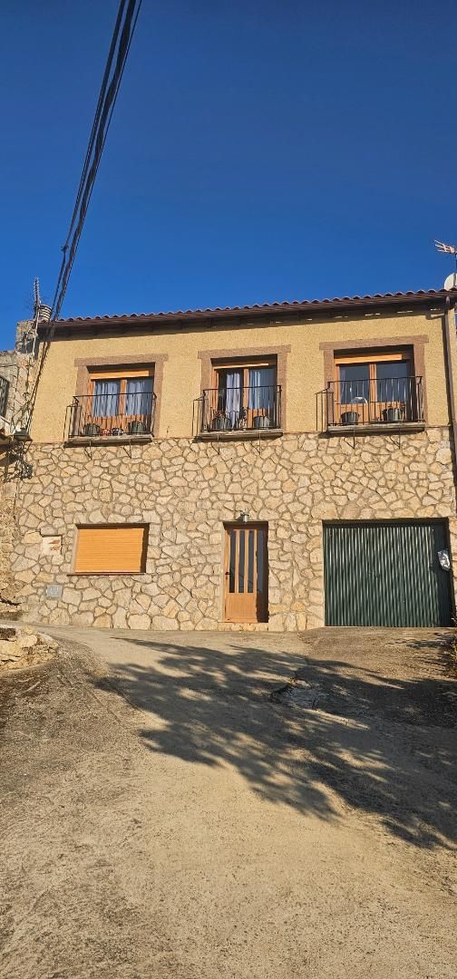 Exterior view of Single-family semi-detached for sale in Segura de Toro  with Terrace, Furnished and Oven