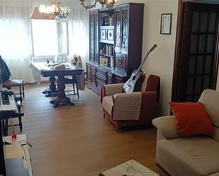 Living room of Flat to share in Santiago de Compostela   with Heating, Parquet flooring and Furnished