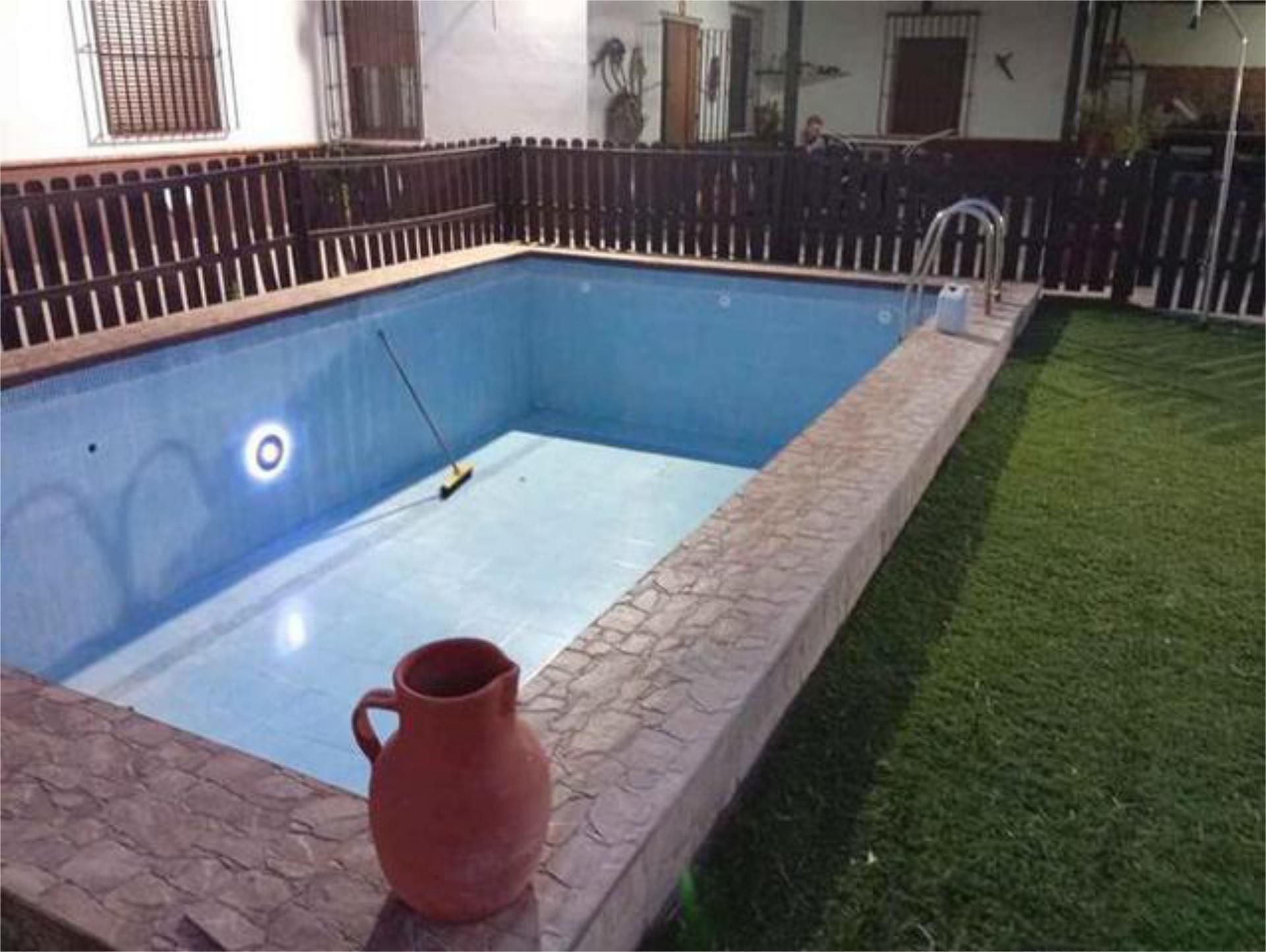 Piscina de Casa adosada de lloguer en Carmona amb Terrassa i Piscina
