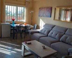 Sala d'estar de Casa adosada en venda en Elda amb Calefacció, Jardí privat i Terrassa