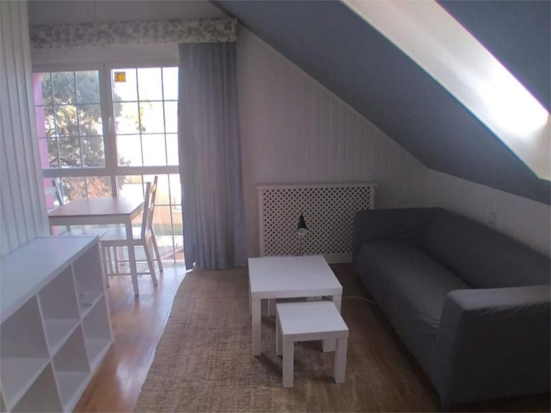 Living room of Attic to rent in Hoyo de Manzanares  with Heating, Private garden and Parquet flooring