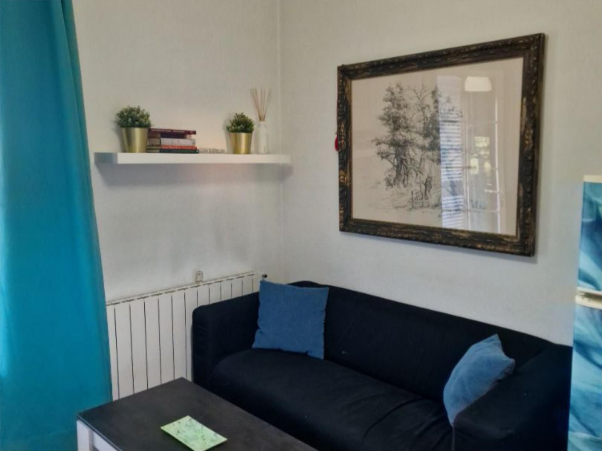 Sala d'estar de Apartament de lloguer en Hoyo de Manzanares amb Calefacció, Jardí privat i Parquet