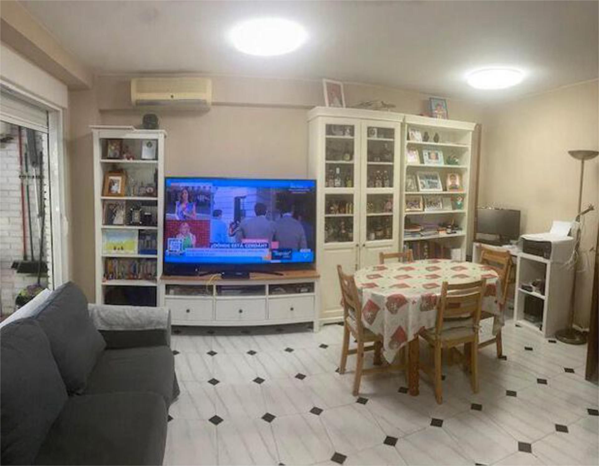 Sala d'estar de Pis en venda en Parla amb Calefacció, Terrassa i Piscina
