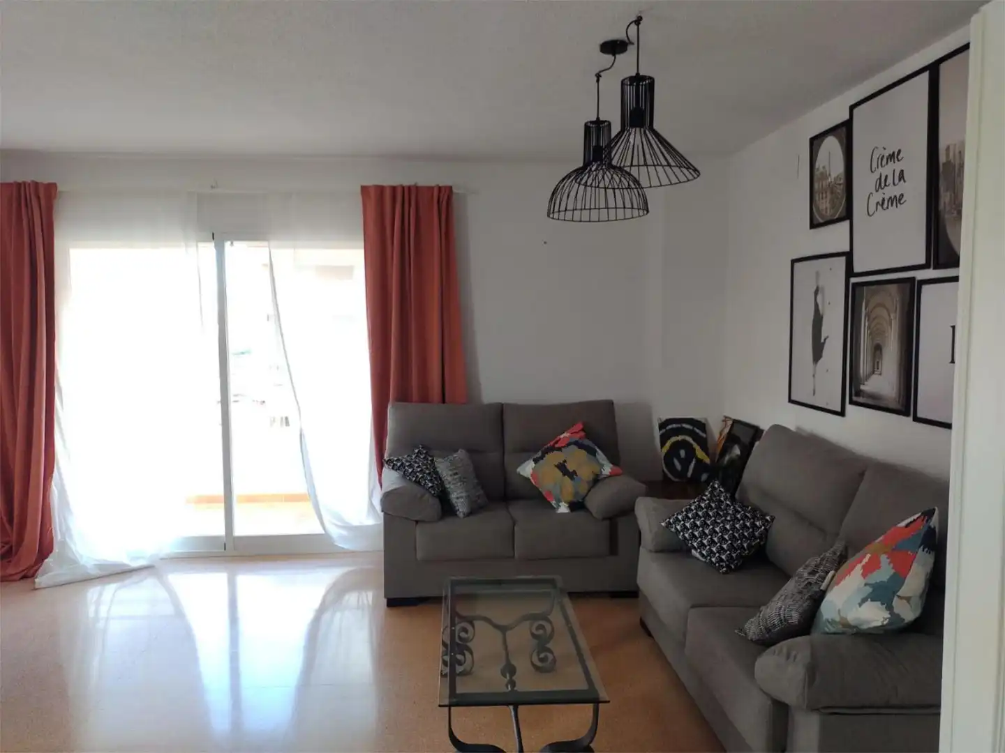 Sala d'estar de Apartament de lloguer en Alicante / Alacant amb Jardí privat, Terrassa i Piscina