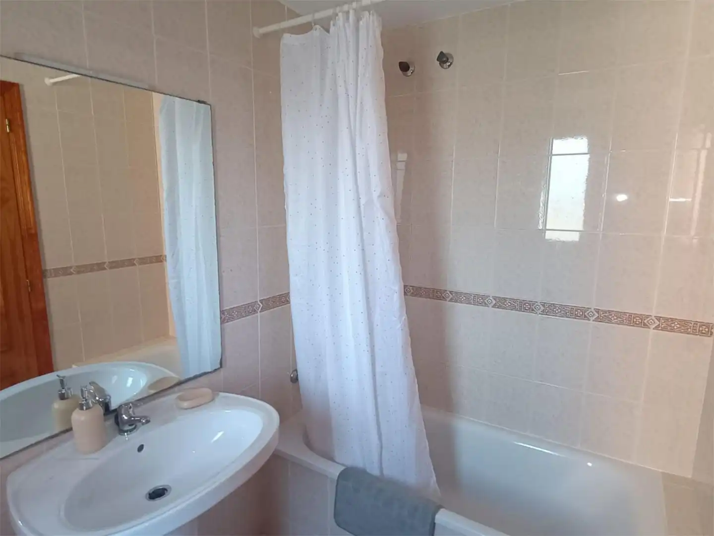 Bany de Apartament de lloguer en Alicante / Alacant amb Jardí privat, Terrassa i Piscina