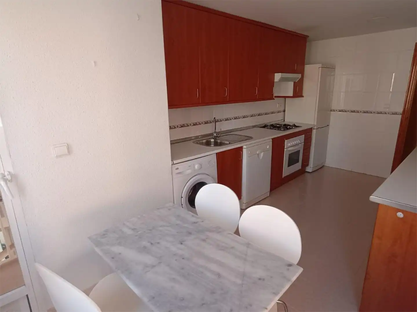 Cuina de Apartament de lloguer en Alicante / Alacant amb Jardí privat, Terrassa i Piscina