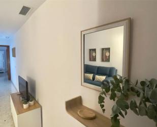 Sala d'estar de Apartament de lloguer en  Sevilla Capital amb Aire condicionat, Calefacció i Moblat