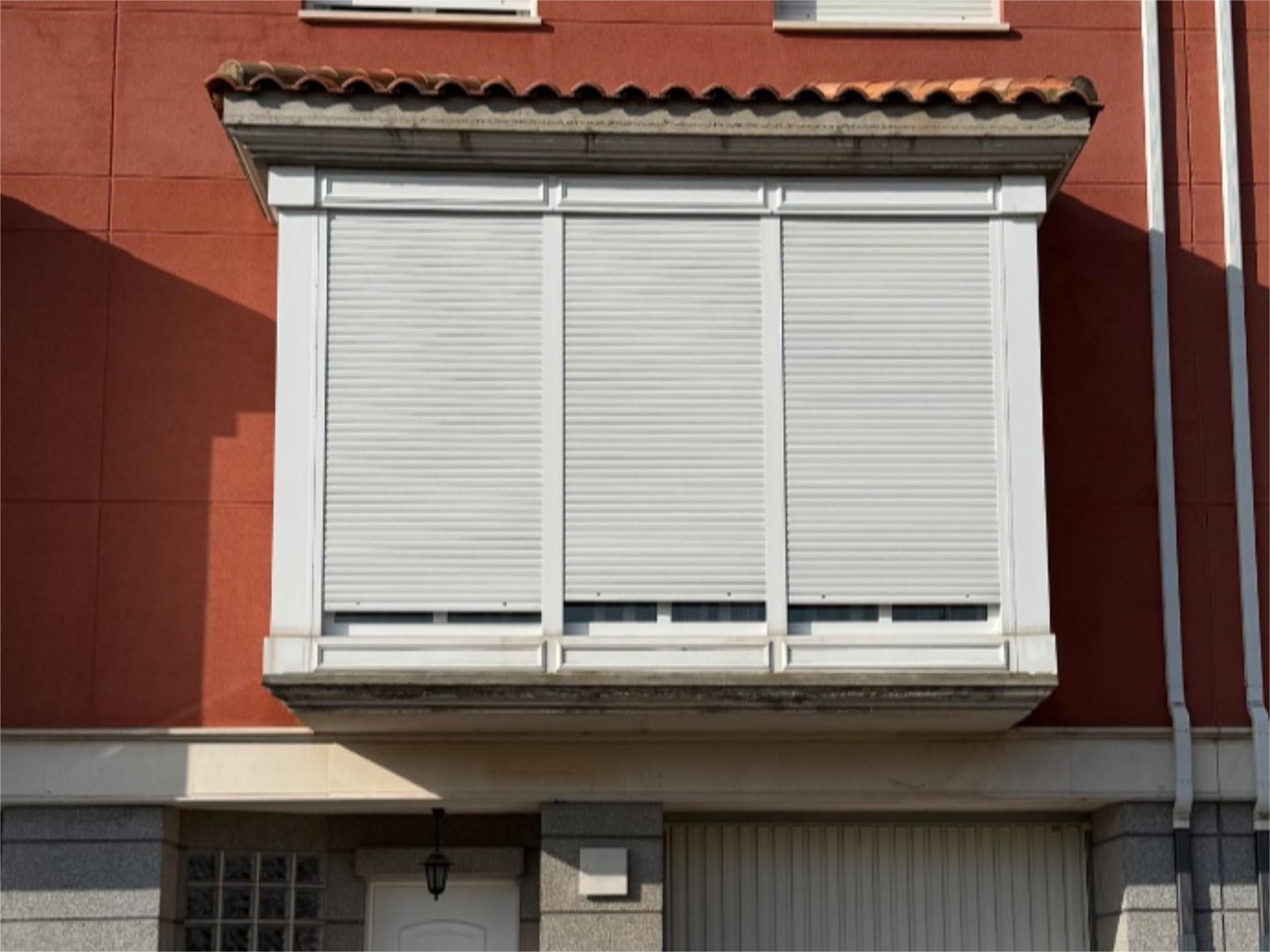 Exterior view of House or chalet for sale in Santa María del Páramo  with Heating, Private garden and Parquet flooring