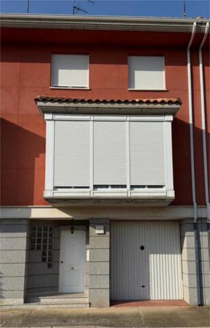 Exterior view of Single-family semi-detached for sale in Santa María del Páramo  with Heating, Private garden and Terrace