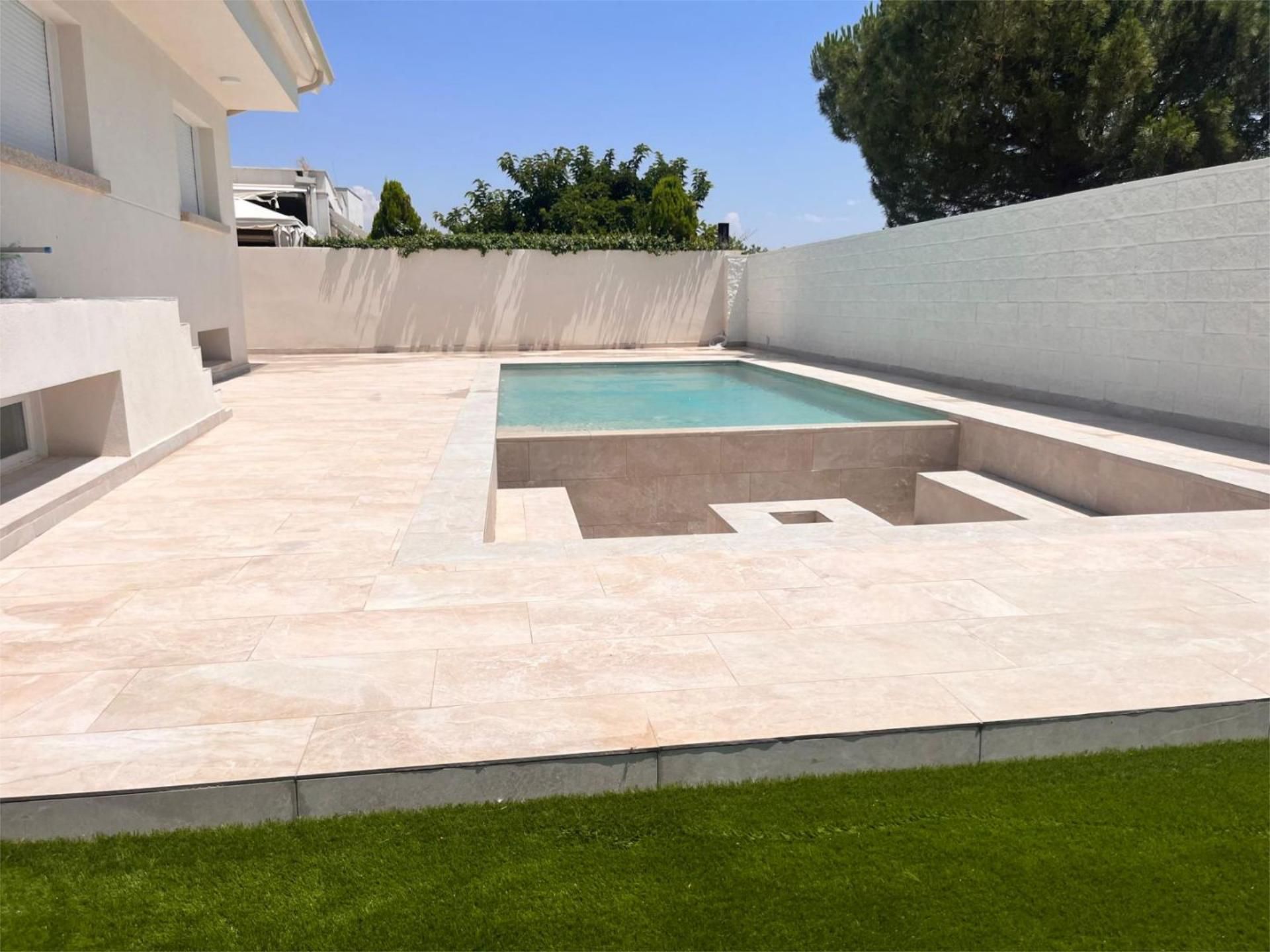 Piscina de Casa o xalet en venda en Aranjuez amb Calefacció, Jardí privat i Parquet