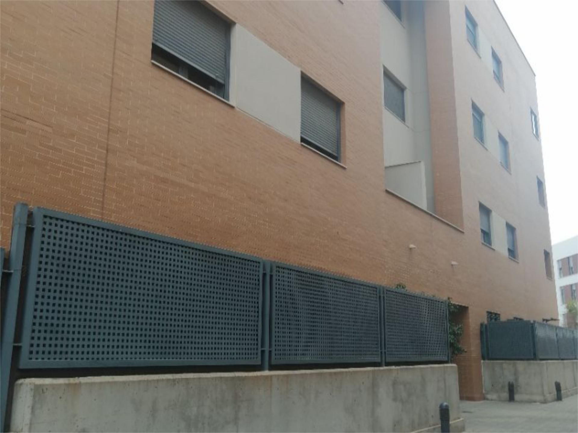 Exterior view of Flat for sale in Mairena del Aljarafe  with Air Conditioner, Heating and Private garden