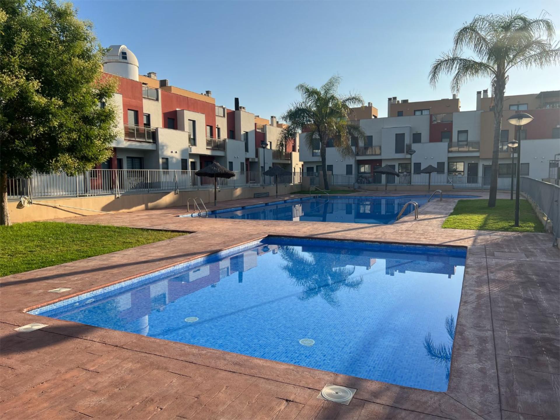 Piscina de Casa adosada en venda en San Antonio de Benagéber amb Aire condicionat, Terrassa i Piscina