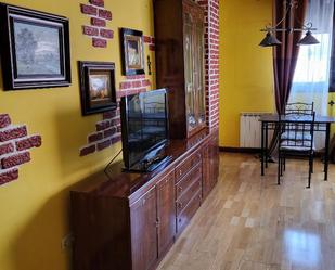 Living room of Flat for sale in  Madrid Capital  with Air Conditioner, Heating and Parquet flooring