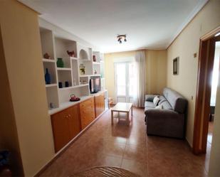 Sala d'estar de Pis de lloguer en Las Navas del Marqués  amb Calefacció, Terrassa i Moblat