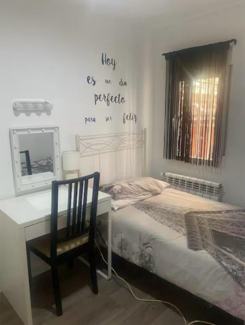 Bedroom of Flat to share in  Madrid Capital  with Heating, Parquet flooring and Furnished