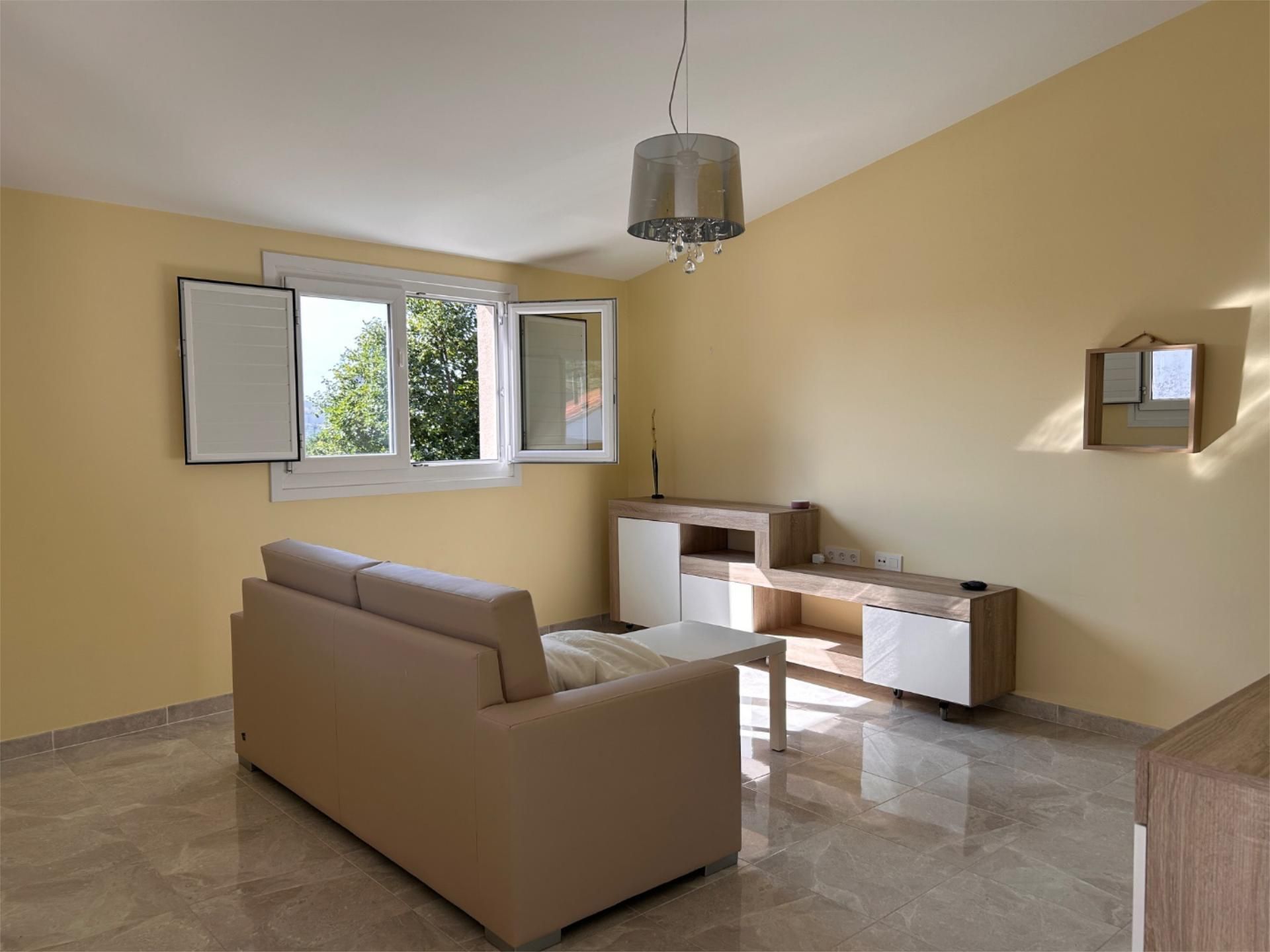 Sala d'estar de Pis de lloguer en A Coruña Capital  amb Calefacció, Parquet i Terrassa