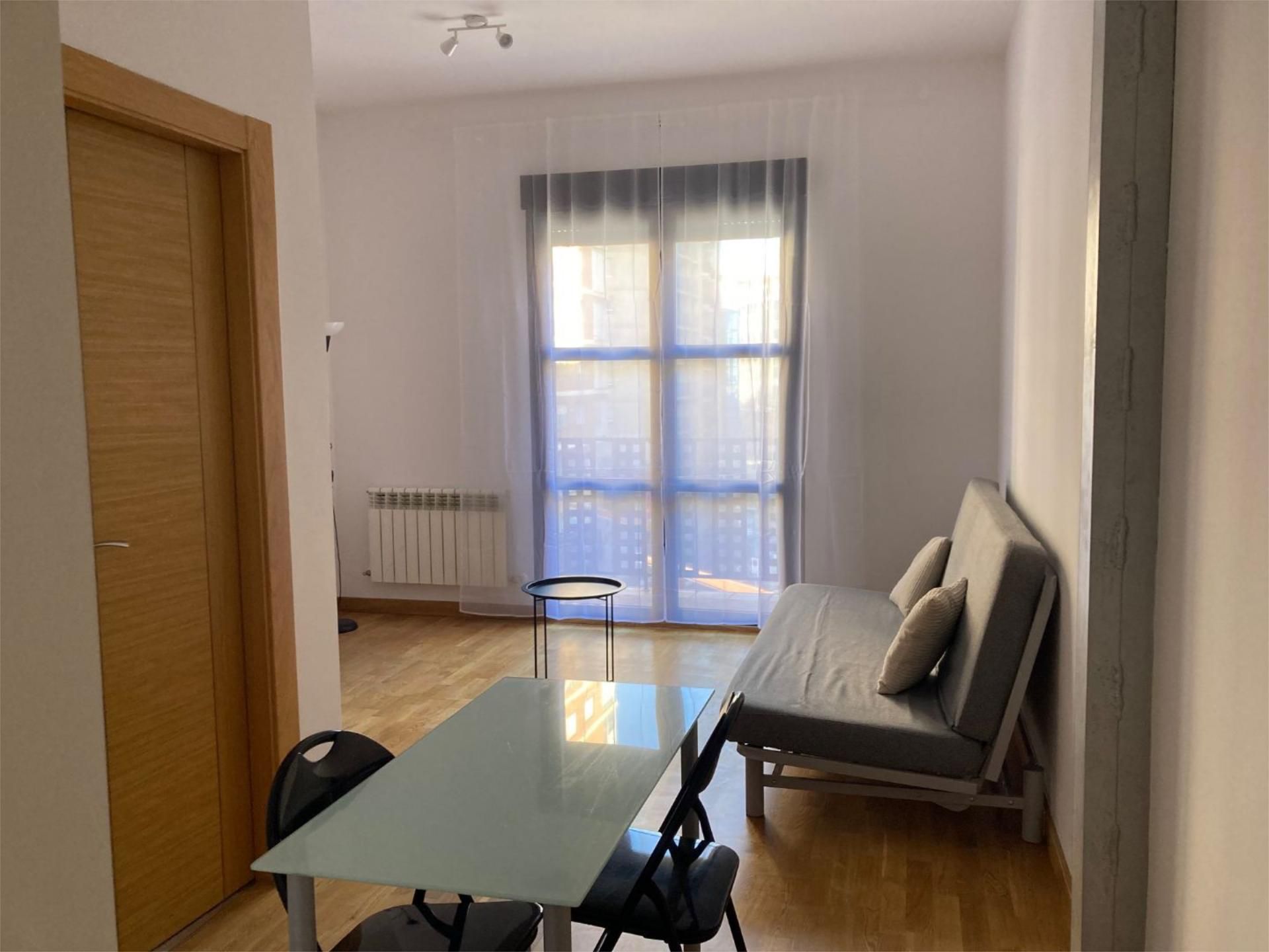 Dormitori de Pis de lloguer en Zamora Capital  amb Calefacció, Parquet i Moblat