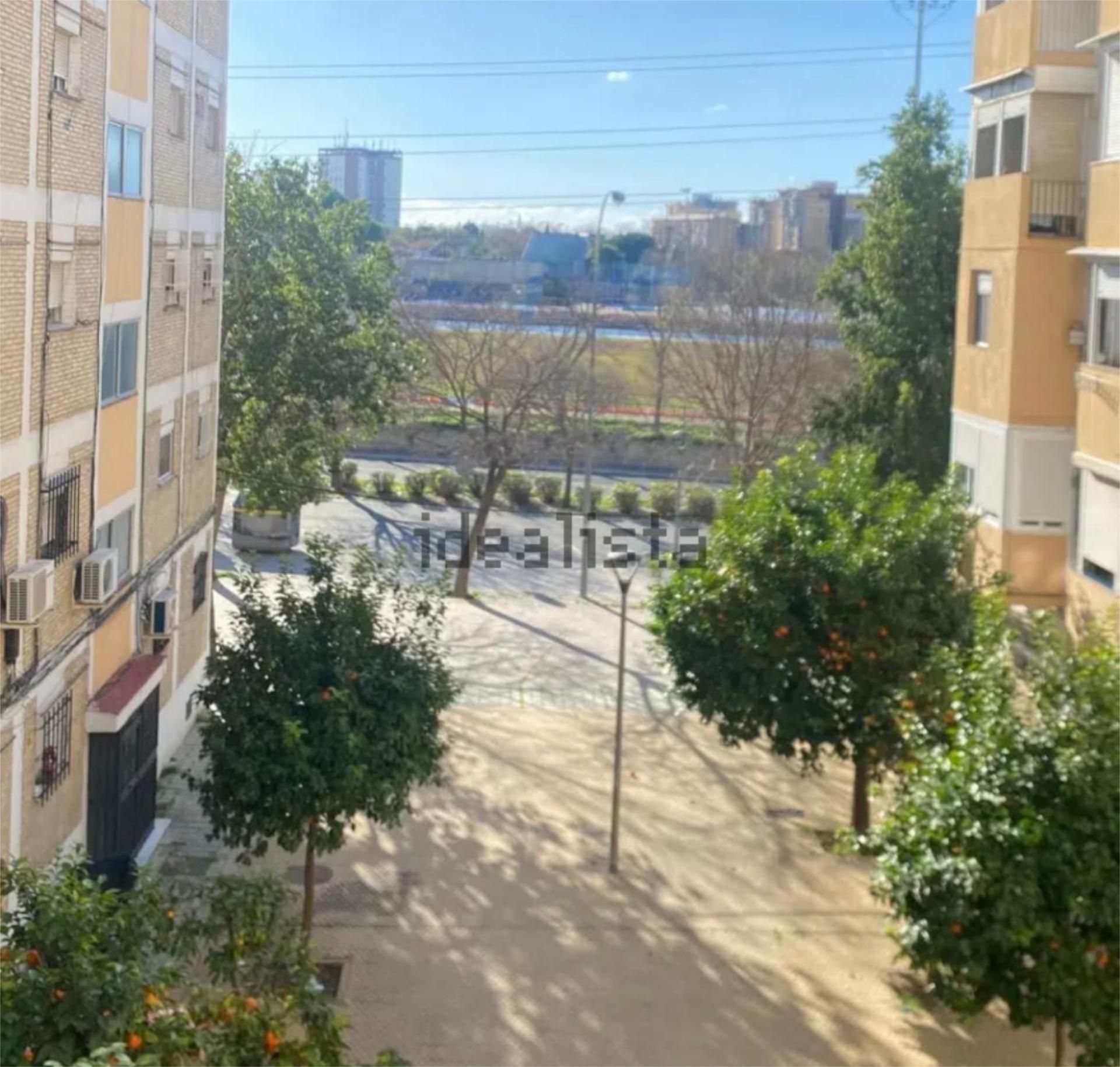 Exterior view of Flat for sale in  Sevilla Capital  with Air Conditioner and Terrace