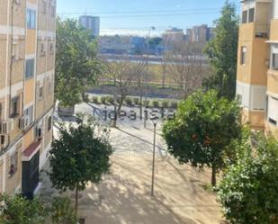 Exterior view of Flat for sale in  Sevilla Capital  with Air Conditioner and Terrace
