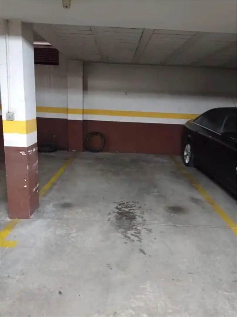 Garaje de alquiler en Calle Capilote, Trobajo del Camino Parking de Garaje de alquiler en San Andrés del Rabanedo
