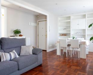 Living room of Flat for sale in Bilbao   with Heating, Furnished and Balcony